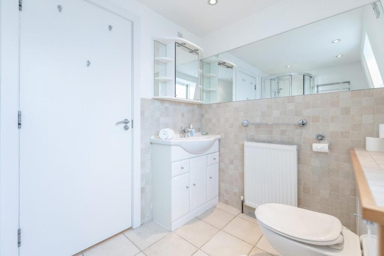 Beautiful 1 Bedroom Apartment In Victoria 런던 외부 사진